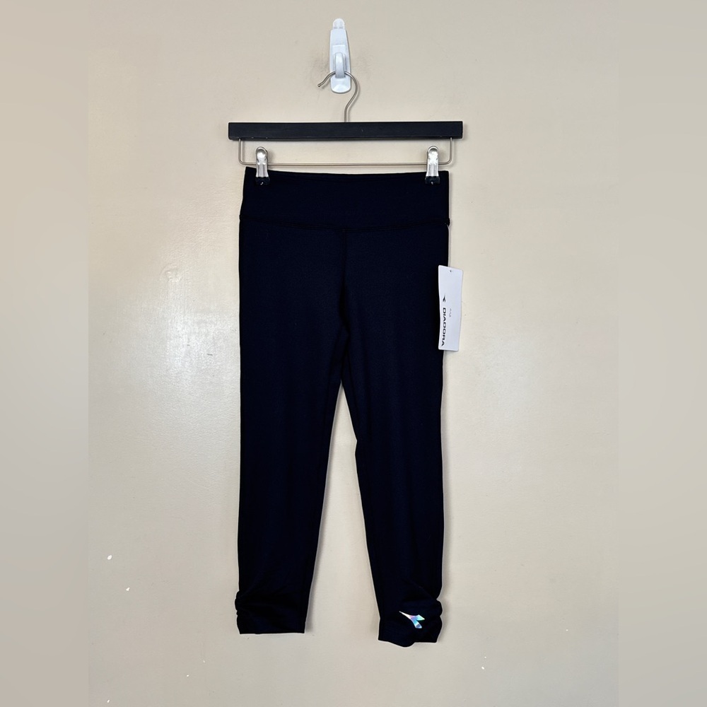 NWT - DIADORA - MY GO TO TIGHT - 7/8 capri Legging. Medium but fits XS/S